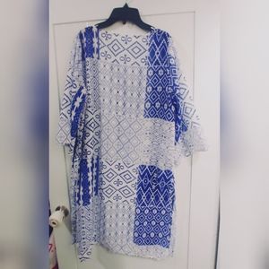 FREE w purchaseNWOT Blue & white beachy vibe shrug